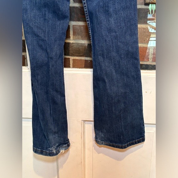 Wrangler Youth Boys 12 regular. Has adjustable elastic waist band. Some fraying - Picture 7 of 10
